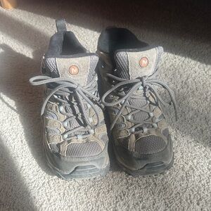 Women’s Hiking Boots